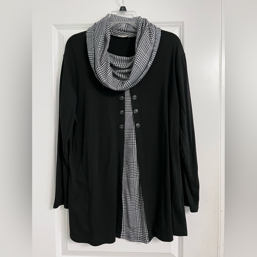 Black Women's One-piece Button-Front Sweater with Houndstooth Scarf-like Neck